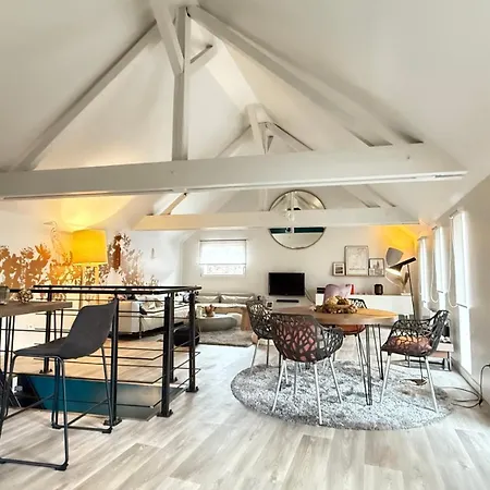 Casa de Férias Maison Cathedrale - Ancien Atelier D'artiste Contemporain *