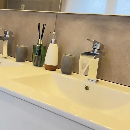 Maison Cathedrale - Ancien Atelier D'artiste Contemporain Casa de Férias *