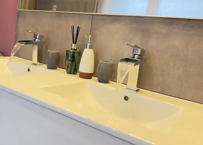 Maison Cathedrale - Ancien Atelier D'artiste Contemporain Vakantiehuis *