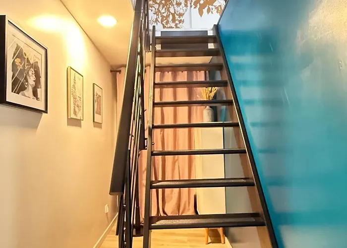 Vakantiehuis Maison Cathedrale - Ancien Atelier D'artiste Contemporain *